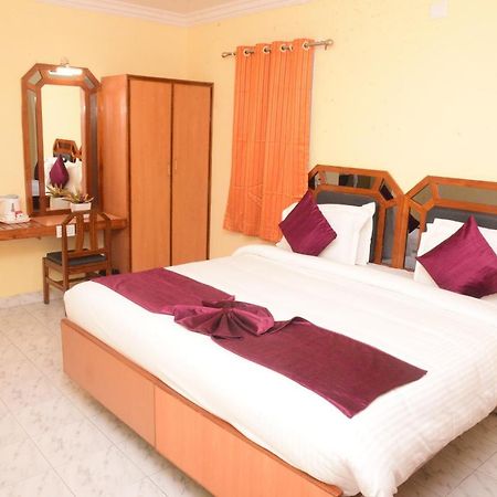 Hotel Vijaya Residency Anakāpalle Exteriör bild