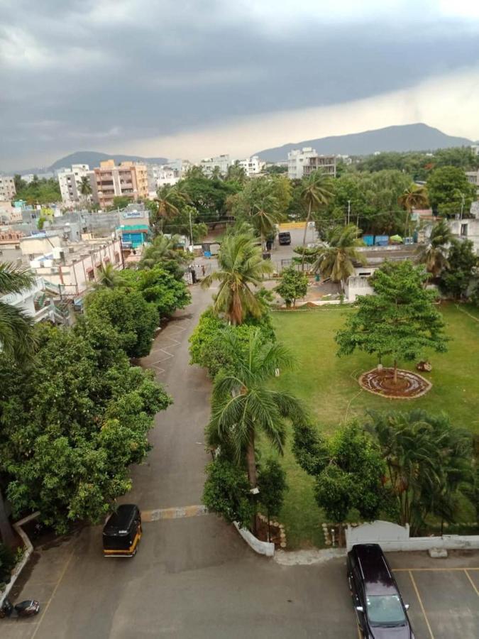 Hotel Vijaya Residency Anakāpalle Exteriör bild