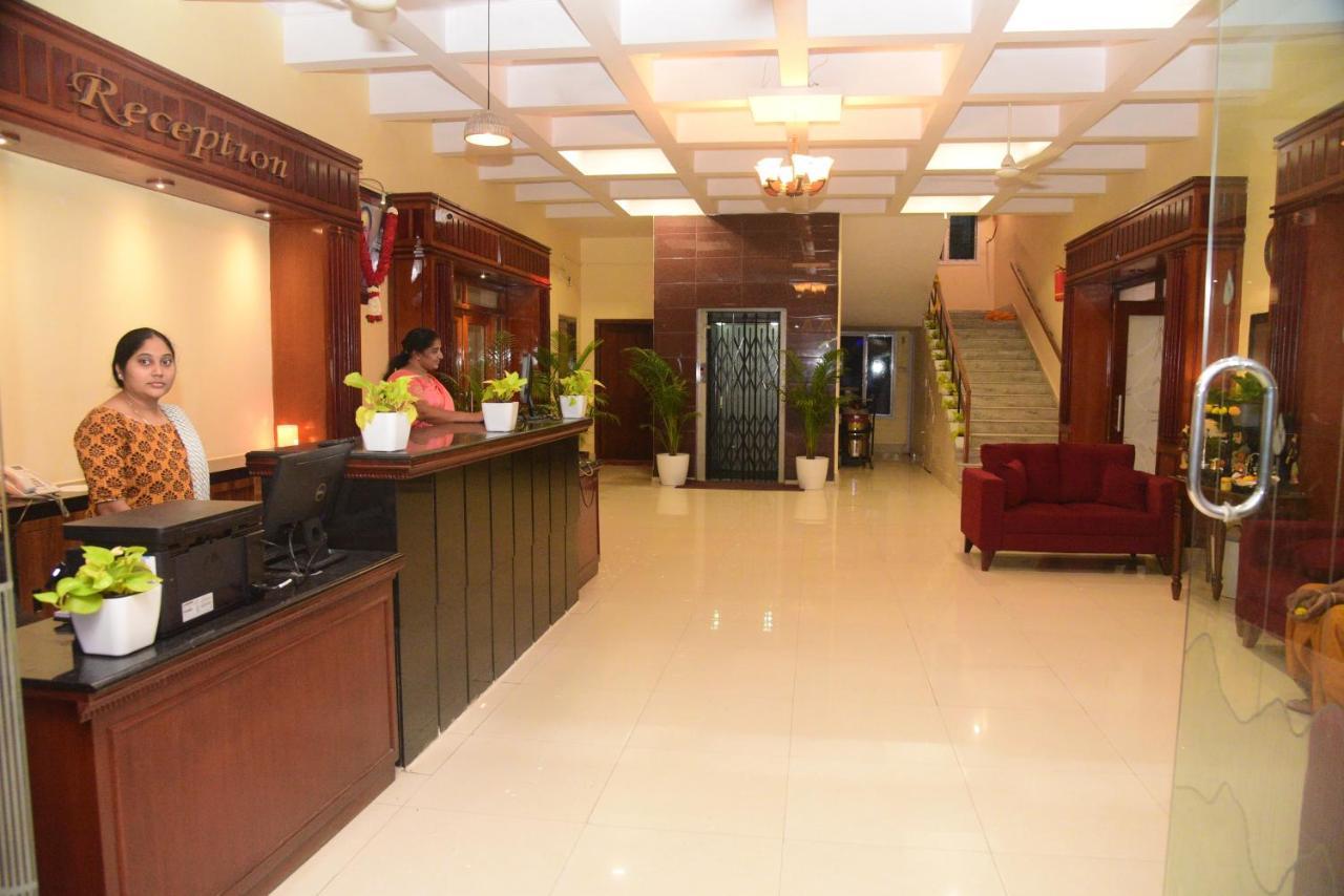 Hotel Vijaya Residency Anakāpalle Exteriör bild