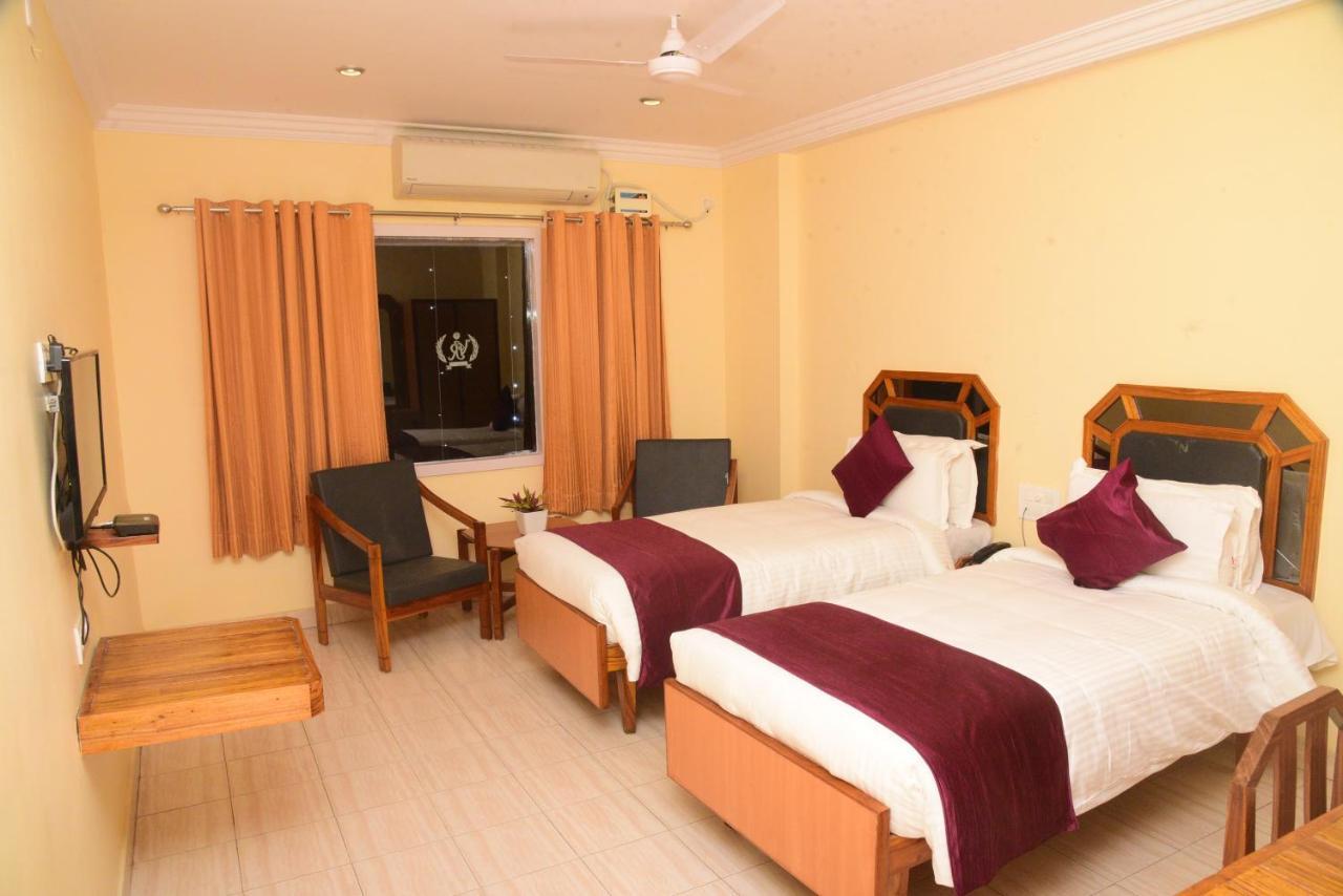Hotel Vijaya Residency Anakāpalle Exteriör bild