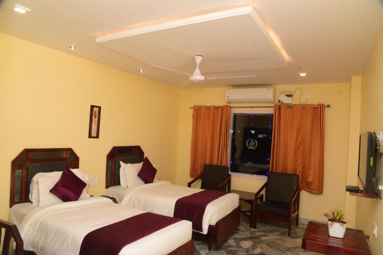 Hotel Vijaya Residency Anakāpalle Exteriör bild