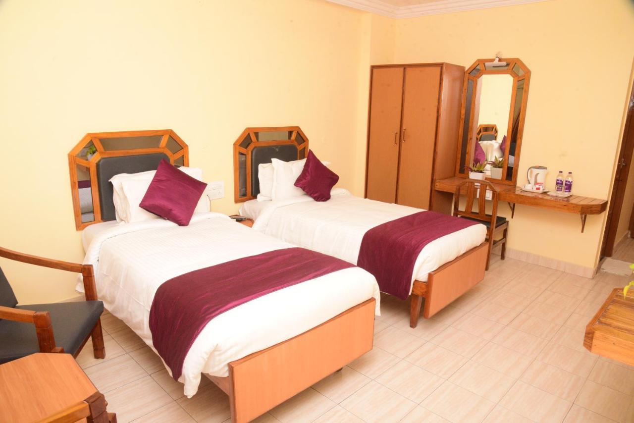 Hotel Vijaya Residency Anakāpalle Exteriör bild