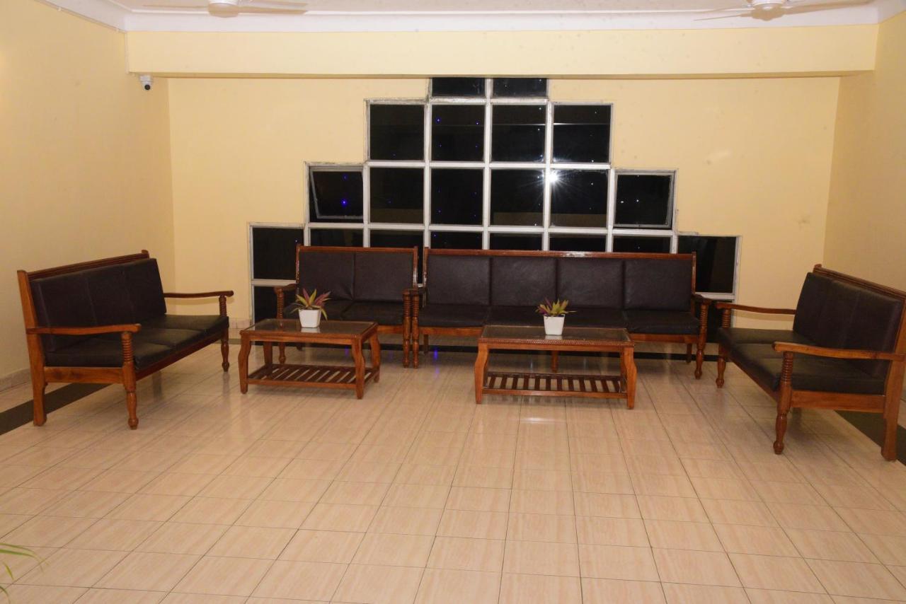 Hotel Vijaya Residency Anakāpalle Exteriör bild